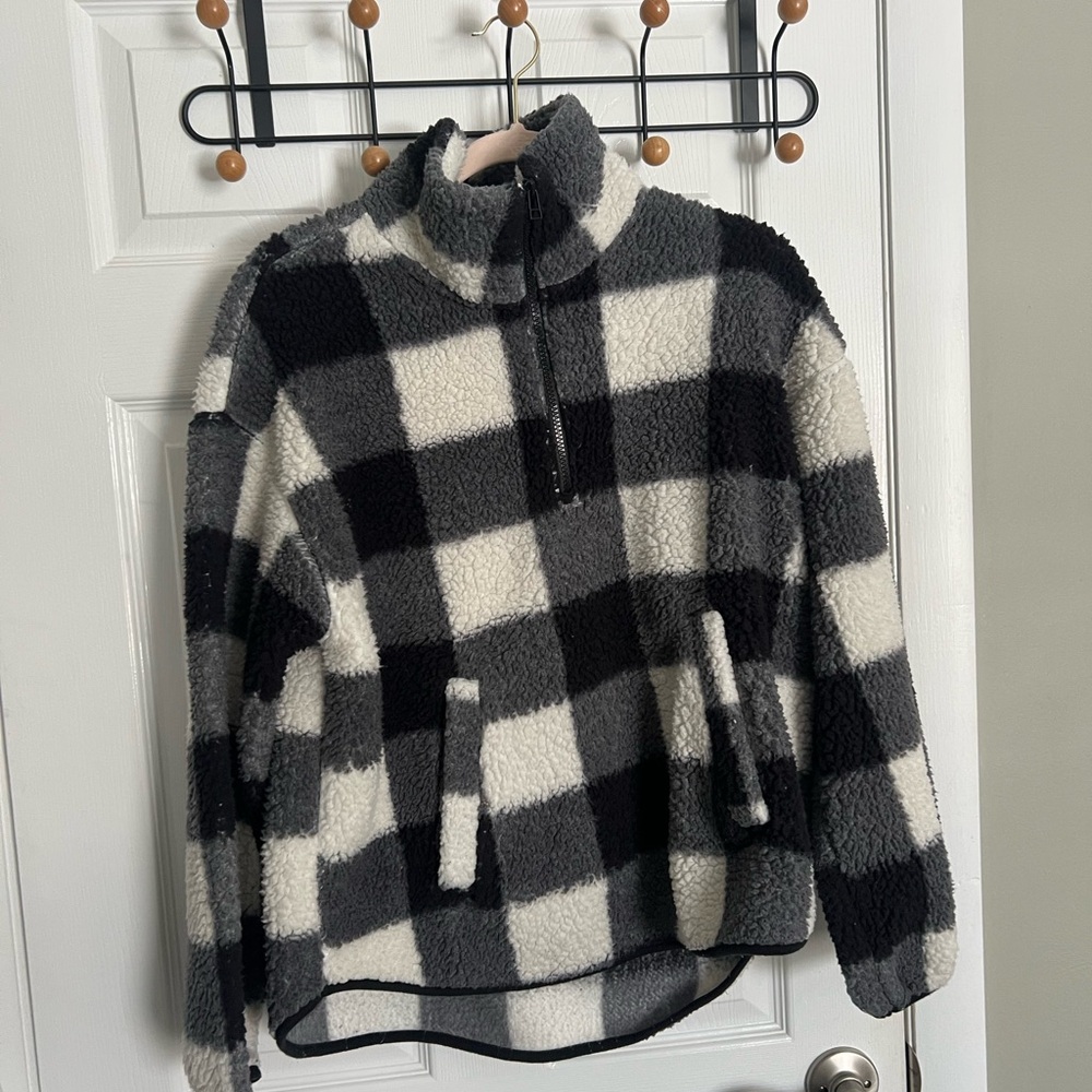 Black and white old navy fleece size medium
